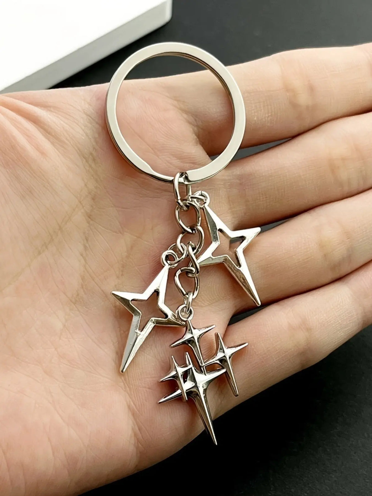 Retro Y2K Style Four-Pointed Star Design, Durable Alloy Metal Keychain Pendant for Men, Stylish Keychain, Cool Keychains, Perfect Accessory for Bags, Backpacks & Cars
