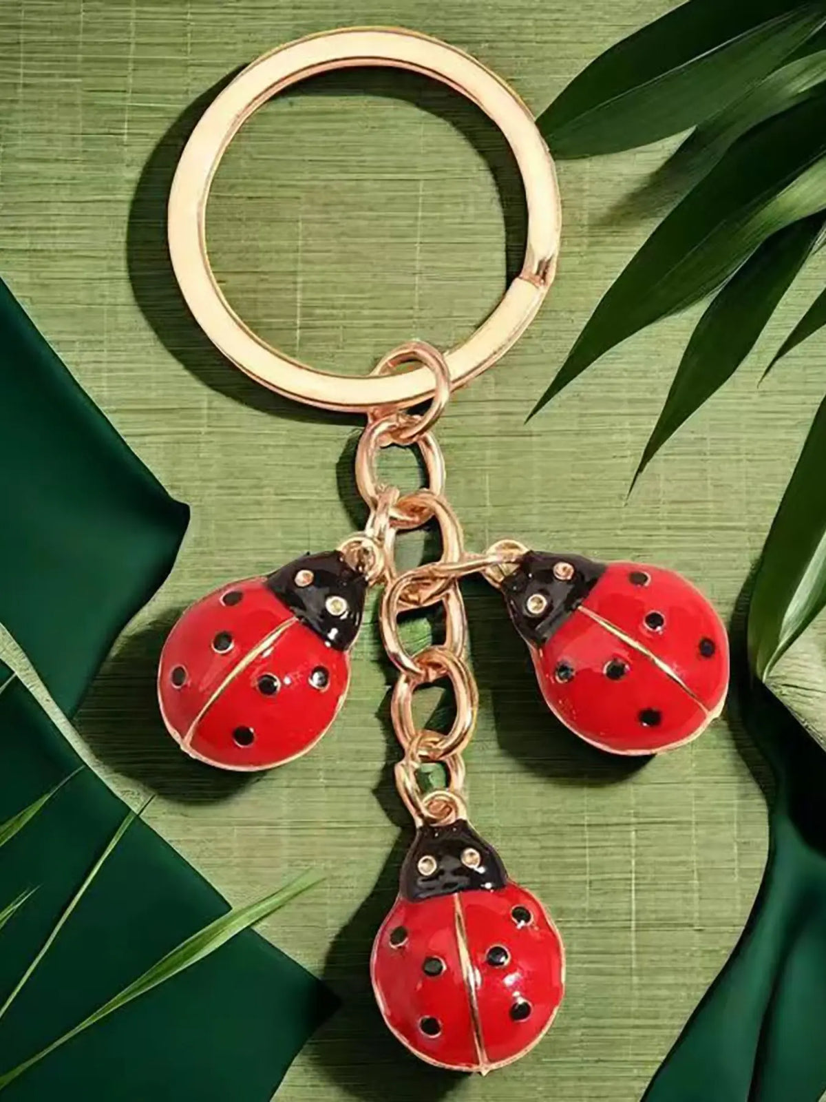 Cute Ladybug Kawaii Keychain, Oil Drop Metal Bag Charm, Girly Simple Pendant, Creative Bag Decoration Accessory for Women & Girls Cute Keychains