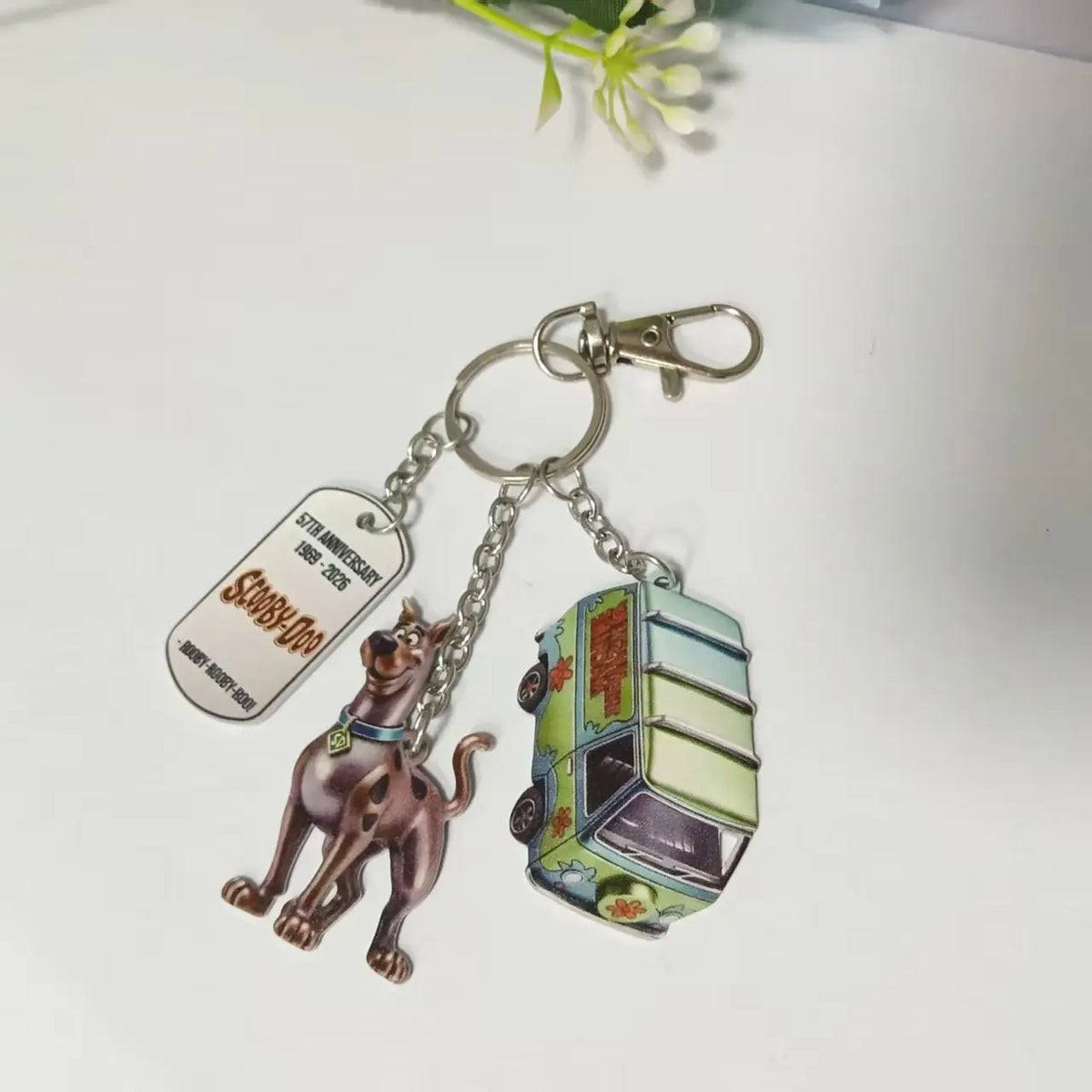 Scooby-Doo Cartoon Metal Keychain Set with Mystery Machine Pendant, 57th Anniversary Cartoon Backpack Charm Gift, Collectible Decorative Accessories Keychain for Backpack