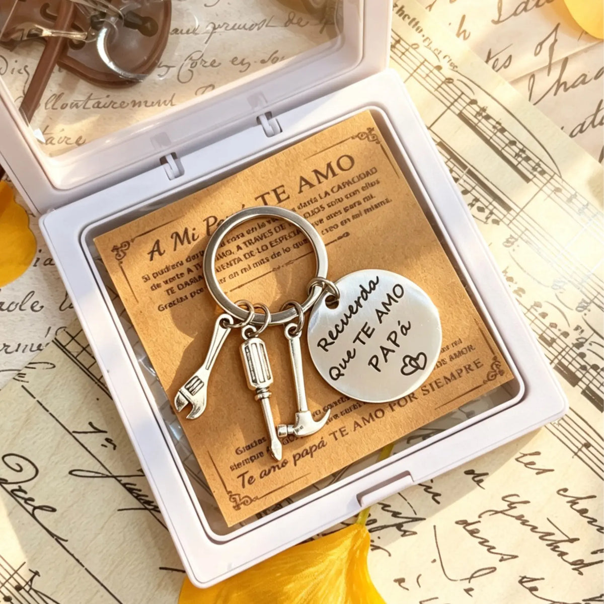 Durable Stainless Steel Keychain Accessory - Round Engraved "Recuerda Que Te Amo Papá" Charm, Double Stainless Steel Rings, Carabiner Tool Keyring, Meaningful Daughter/Son Gift for Dad for Father’s Day, Birthday