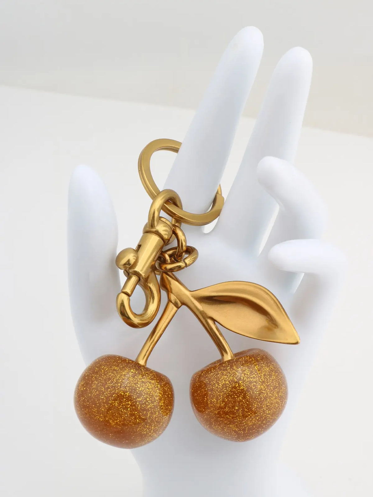 High-End Cherry Bag Charm, Resin Realistic Fruit Keychain, Resin Keyring, Heart Handle Keychains, Stylish Accessory for Bags and Keys