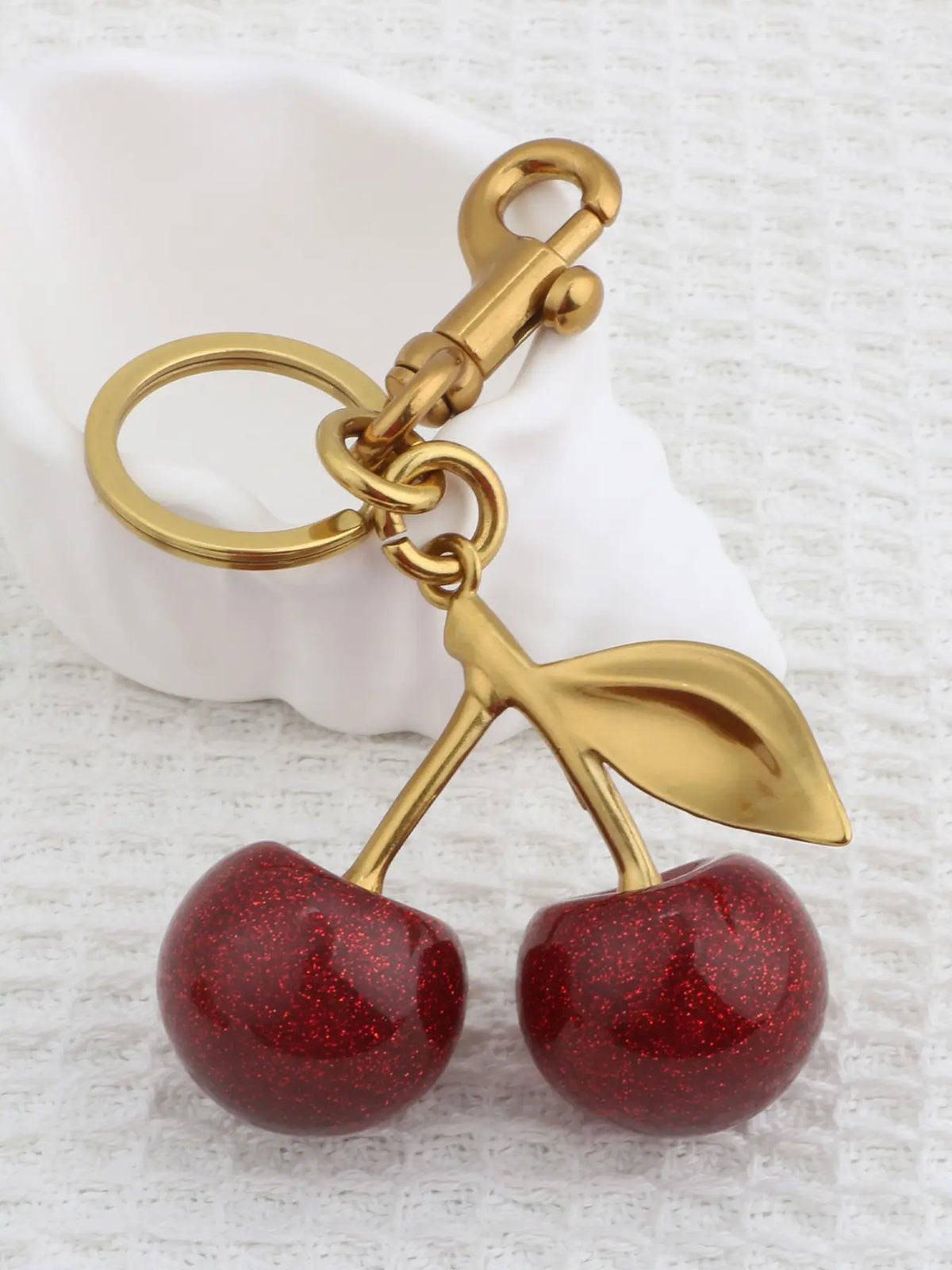High-End Cherry Bag Charm, Resin Realistic Fruit Keychain, Resin Keyring, Heart Handle Keychains, Stylish Accessory for Bags and Keys
