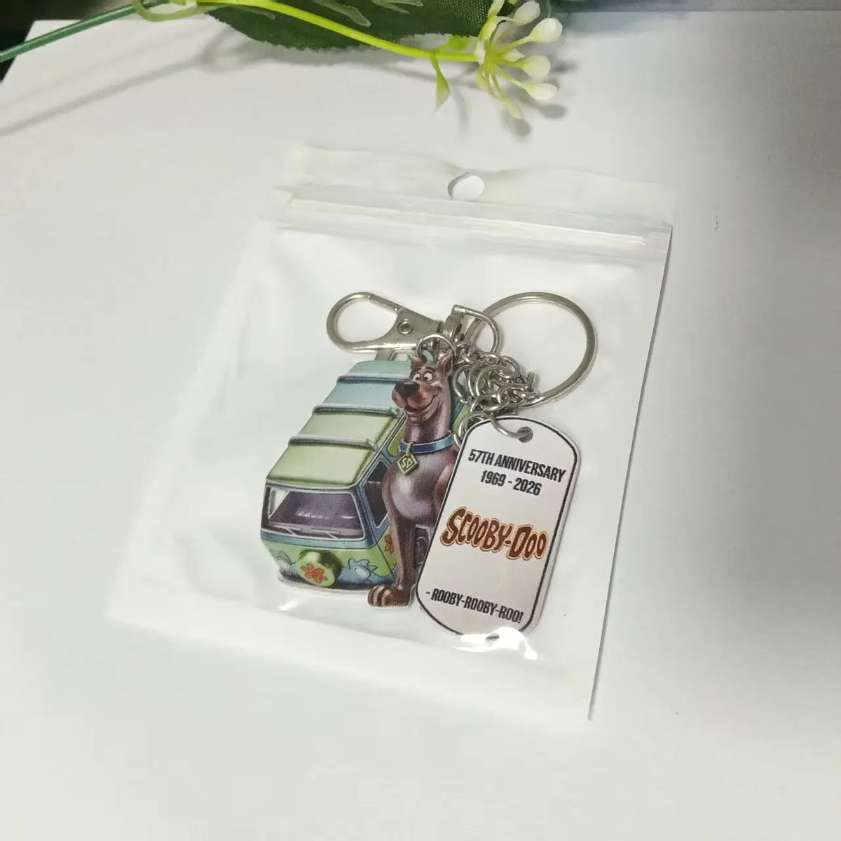 Scooby-Doo Cartoon Metal Keychain Set with Mystery Machine Pendant, 57th Anniversary Cartoon Backpack Charm Gift, Collectible Decorative Accessories Keychain for Backpack