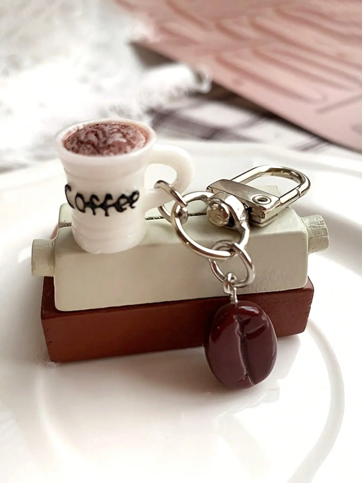 Realistic Coffee Bean Cup Keychain, Trendy Cute Lightweight Resin Mug Keychain, Perfect for Coffee Lovers, Ideal for Backpacks, Purses & Bags, Great Gift