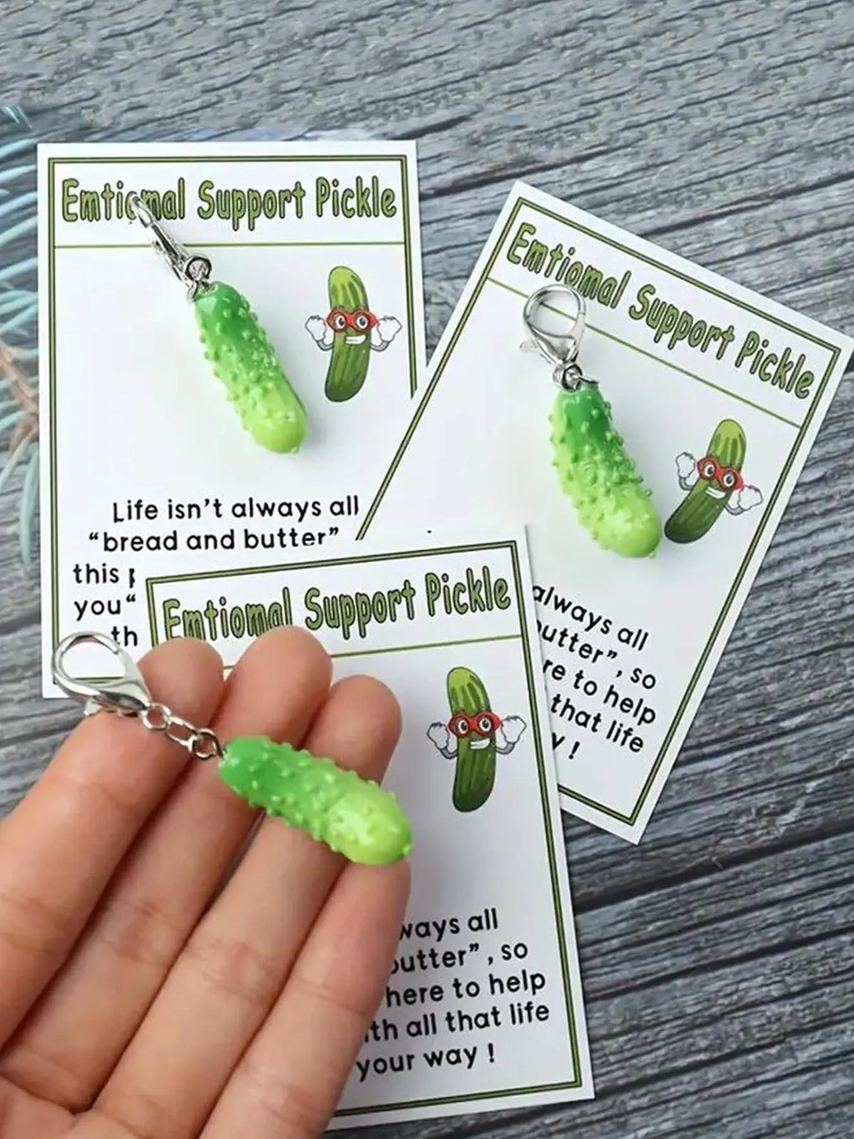 Cucumber Shaped Pickle Themed Keychains for Men, Cute Fruit Design Keychain with Pocket Card, Accessories for Women & Men, Cute Keychain Accessory, Birthday Gift, Gifts for Her, Charms, Lightweight Keychain, Key Rings