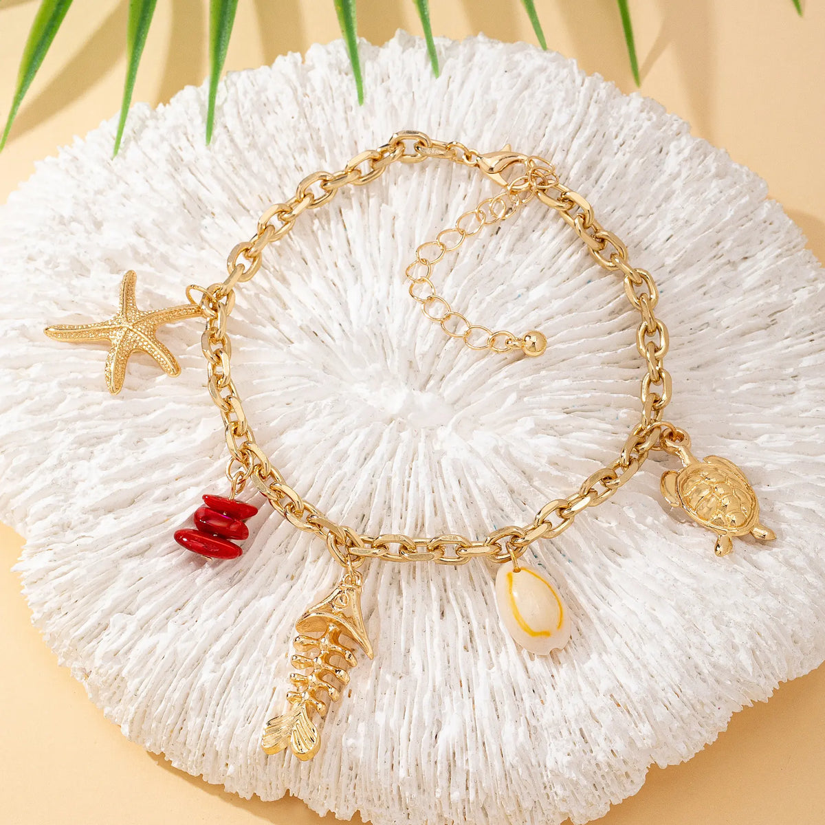 Nautical Alloy Chain Anklets - Simple Female Casual Costume Jewelry with Fishbone, Starfish, Shell Charms, Niche Design for Vacation Style (No Excessive Ornate Details)