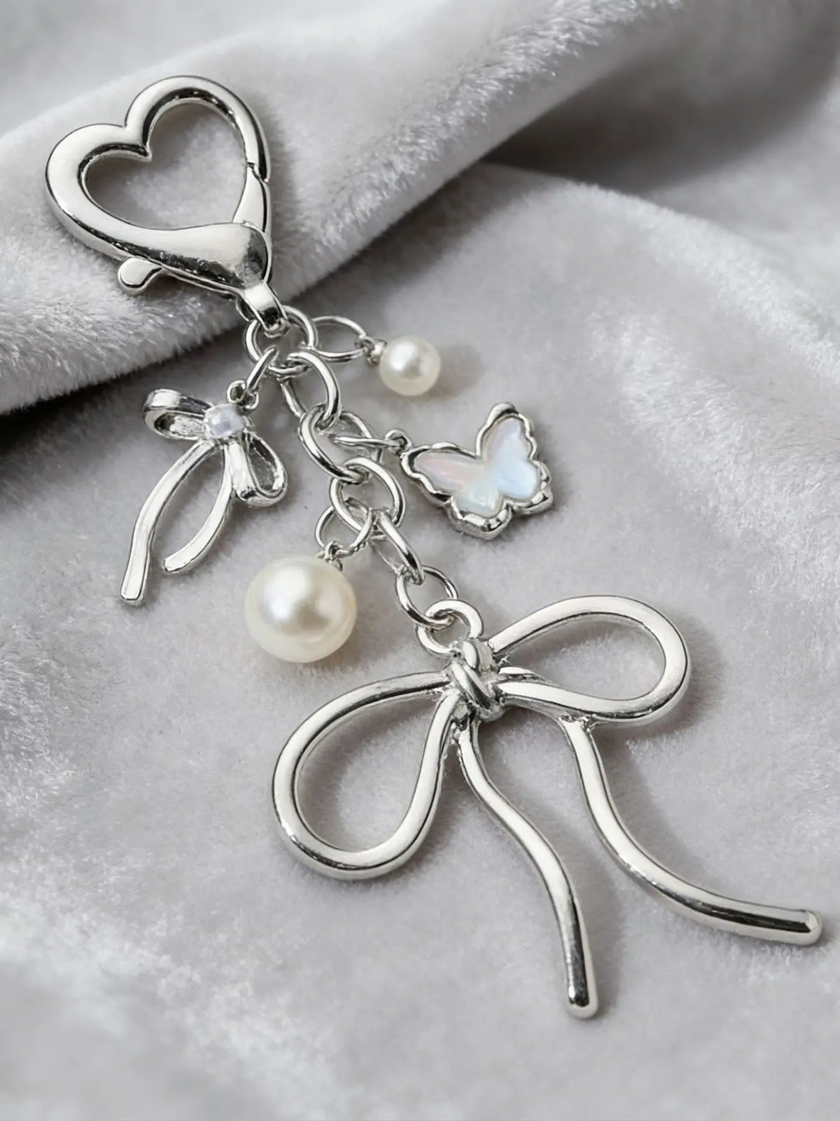 Retro punk style practical texture cherry bag hanging, cherry shape+heart-shaped wing decoration, chain design, heart-shaped buckle, can be used as bag hanging and keychain, exquisite and fashionable, Bag Charm Keychain, Bag Pendant, Bag Accessory