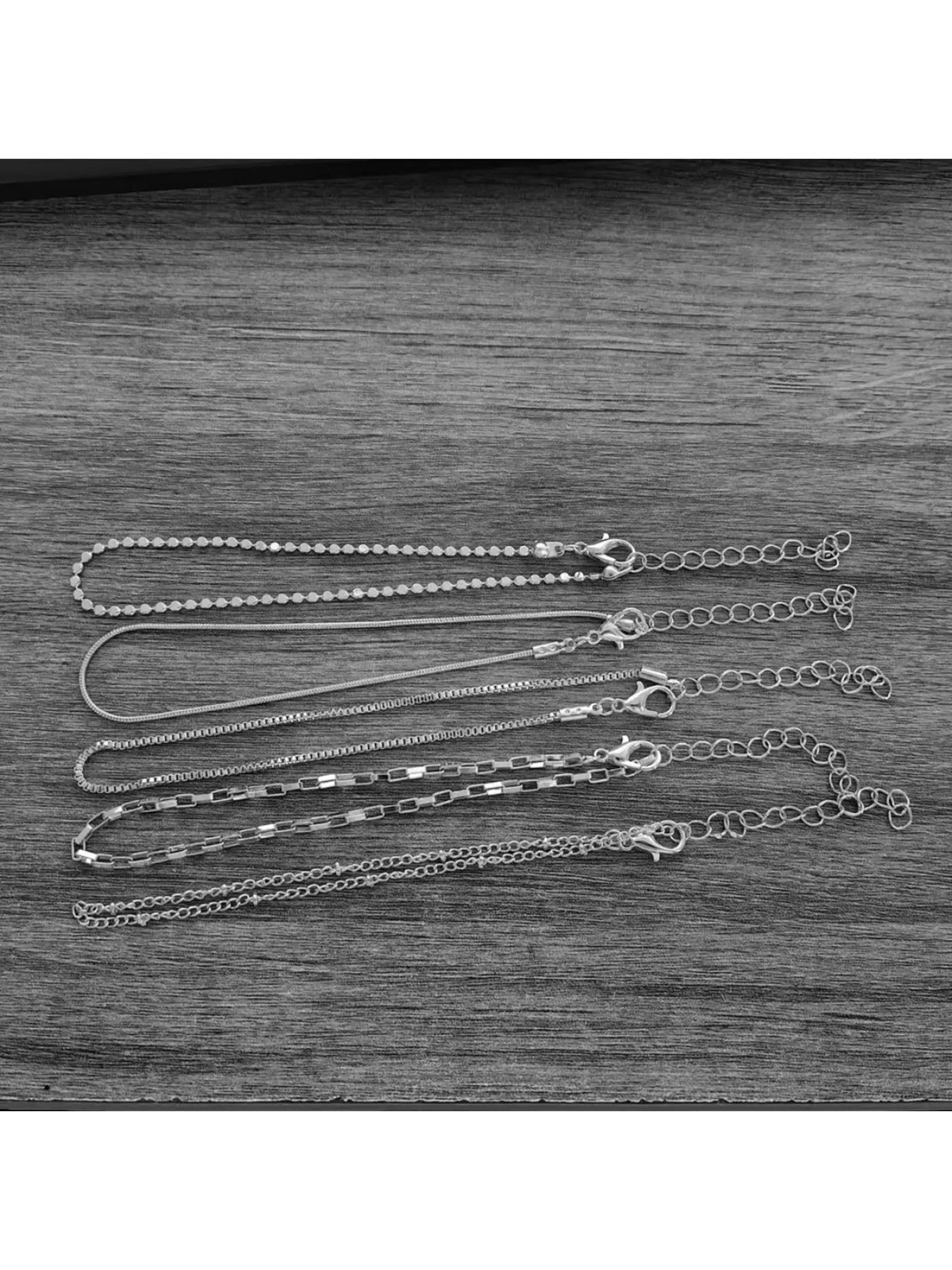 5Pcs Gold Layered Anklet Set for Women, Mixed Chevron Paperclip Cuban Pearl Chain Ankle Bracelets, Boho Dainty Stackable Anklets for Summer Beach Vacation Party Birthday Jewelry Gift, Fashionable Jewelry Accessories, Fashion Accessories
