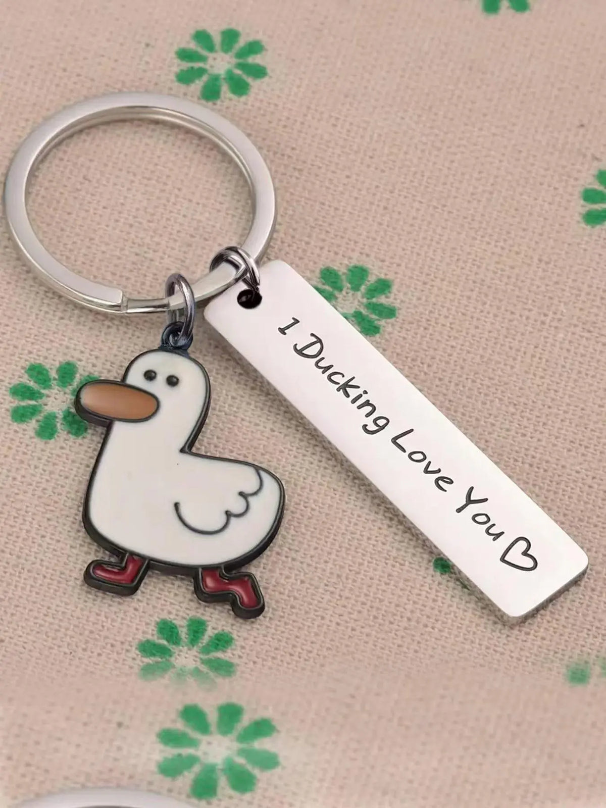 Cute Cartoon Duck Stainless Steel Keychain, Fashion Letter Engraving Slogan Metal Keychain, Backpack Messenger Bag Decoration, Cute Accessories, Couple Gifts, Creative Gifts, Cool Keychains