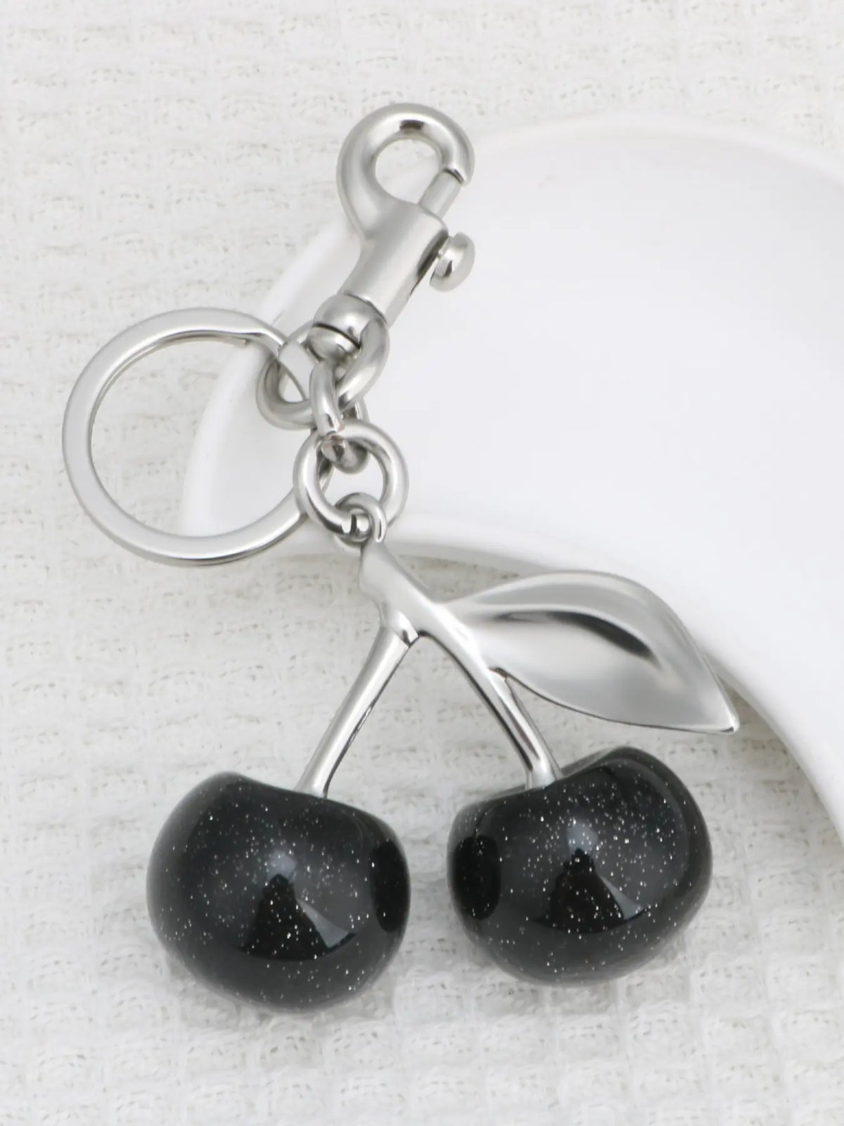 High-End Cherry Bag Charm, Resin Realistic Fruit Keychain, Resin Keyring, Heart Handle Keychains, Stylish Accessory for Bags and Keys