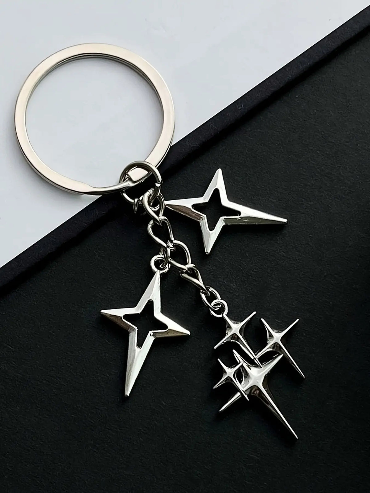 Retro Y2K Style Four-Pointed Star Design, Durable Alloy Metal Keychain Pendant for Men, Stylish Keychain, Cool Keychains, Perfect Accessory for Bags, Backpacks & Cars