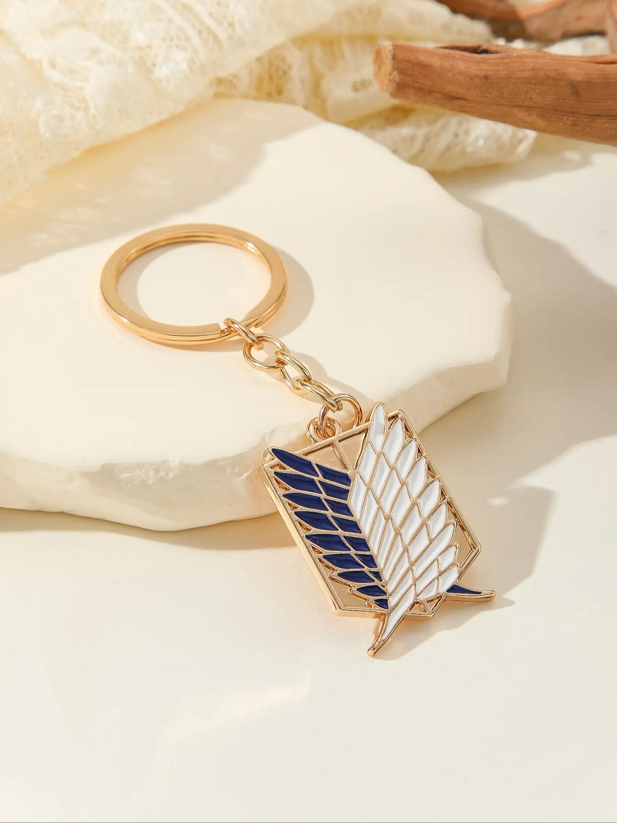 1Pc Attack on Titan Wings of Freedom Keychain, Anime Survey Corps Style, Gold-Plated Enamel Metal Key Ring, Car & Backpack Ornament, Collectible Gift for AOT Fans, Key Chain Accessories, Keychain Accessory, Key Chain Decorations
